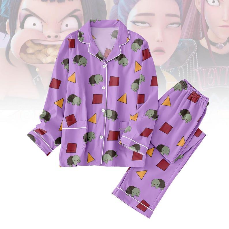 Kpop Demon Hunters Satin Unisex Pajamas, Zoey’s Turtle Print Pajamas Set, Kpop Movie Fan Pjs Set, Zoey Loungewear