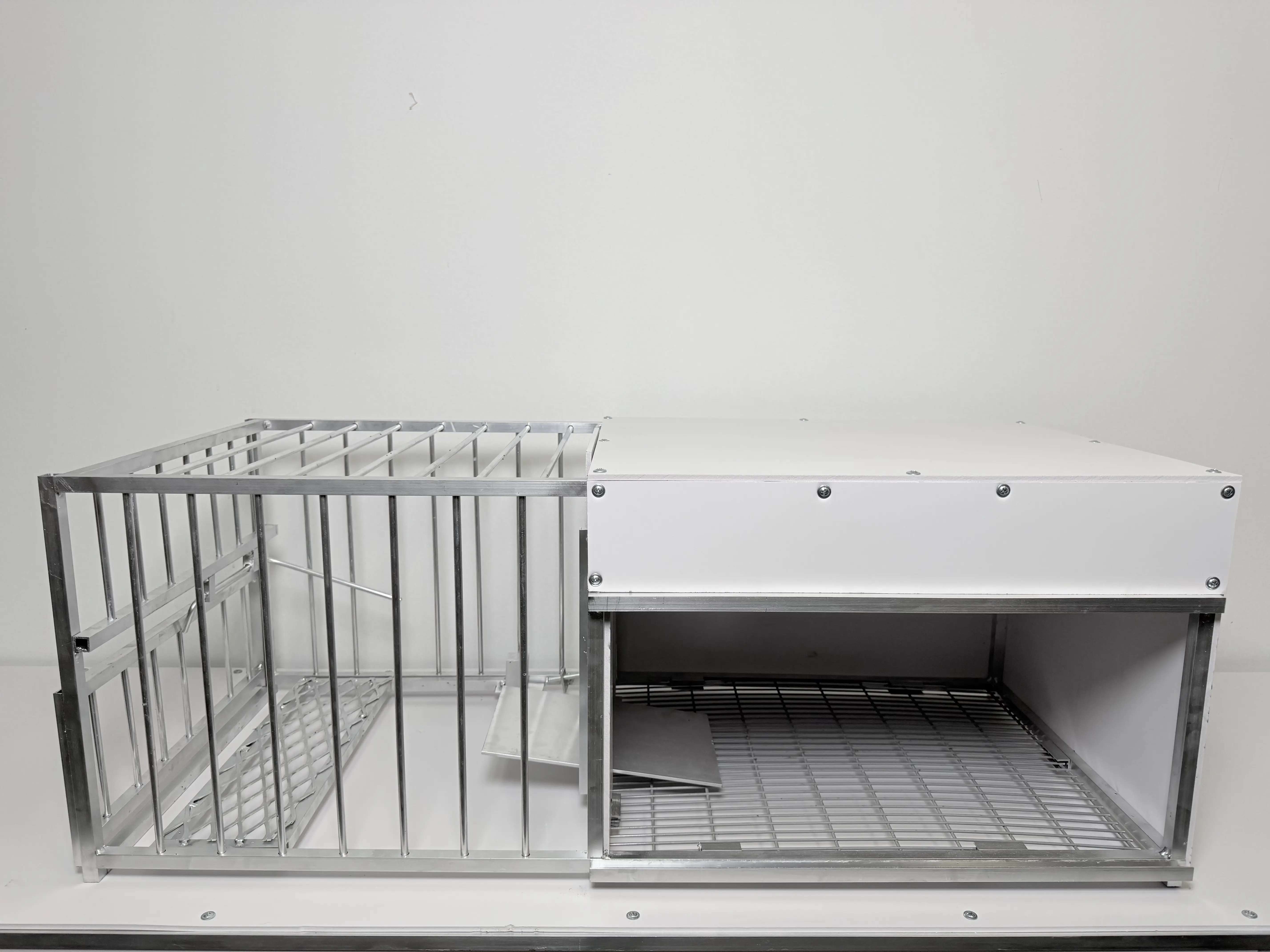Aluminum Pigeon Trap Box – Cajón con Trampa