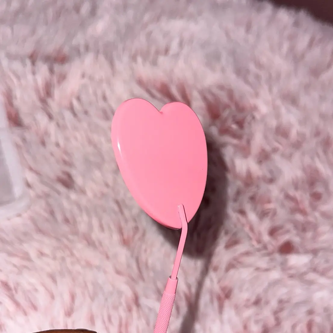 Heart lash mirror