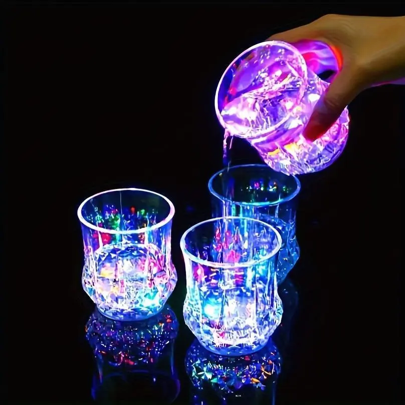 2/4/6 Light Cups, Pour On The Bright Induction Pineapple Cup, Glow In The Dark Party Supplies, Colored LED Light Cups, Suitable for Parties, Birthdays, Christmas, Disco, Valentine's Day Birthday Gifts (6.76oz)