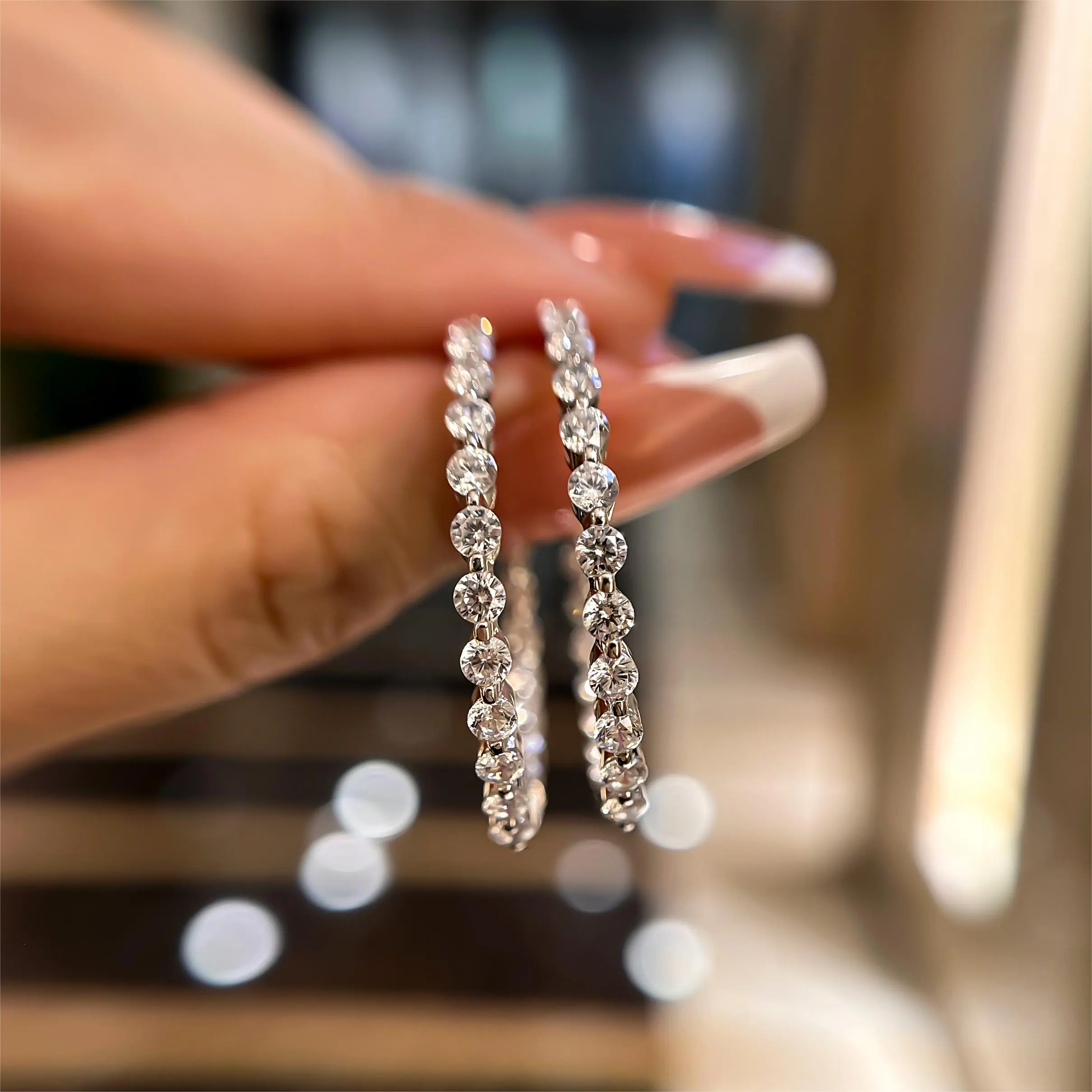 Effinny Women's Round Cut Hoop Earrings - 2pcs 1.0 ct 5A Grade Cubic Zirconia Ear Crystals, Statement Earrings, Casual Trendy Versatile Jewelry for Anniversary, Wedding