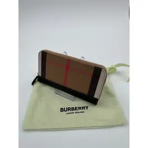 Pre-owned BURBERRY CANVAS WALLET Check Zip Around in Black Leather Trim