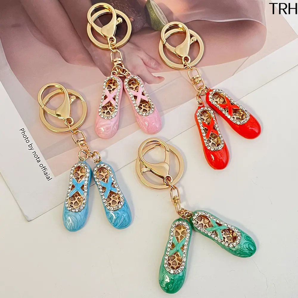Ballet Shoe Shaped Keychain Enamel Rhinestone Inlaid Gold‑Tone Metal Lobster Clasp Elegant Dance Shoe Bag Pendant Delicate Fashion Accessory Cute Ornament for Women Girls Handbag Backpack Car Key Decoration Birthday Dance Lover Gift