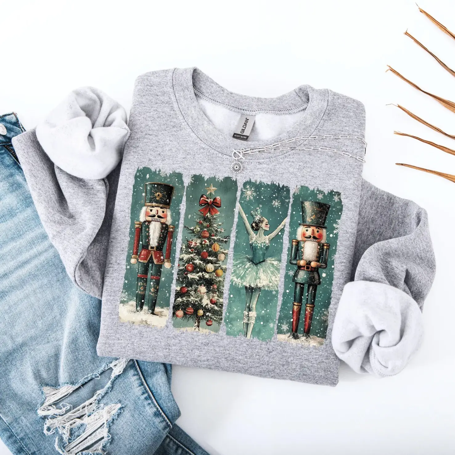 Vintage Christmas Nutcracker Sweatshirt Retro Christmas Crewneck with Nutcracker Holiday Gift Xmas Gift for Women Gildan 18000 Long Sleeve Pullover Casual Dark Heather Hoodie Tops Autumn Womenswear