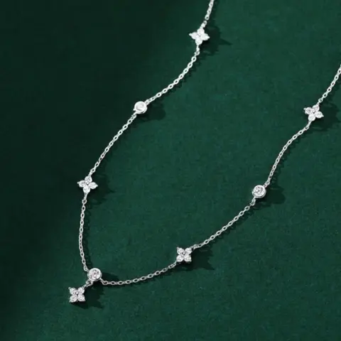 1 Piece Elegant Rhinestone Decorated Flower Design Pendant Necklace, Dangling Charms Necklace For Women For Gift, Clavicle Chain Necklace, Elegant Prom Jewelry, Copper Jewelry