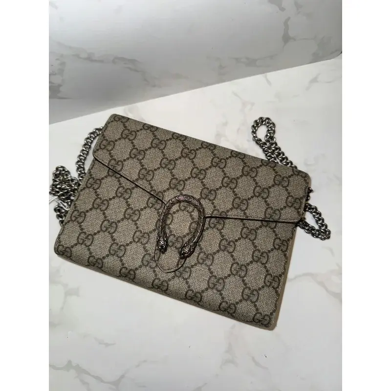 Pre-owned Leather Crossbody Bags Beige Monogram Chain Wallet – Convertible Crossbody Wallet with Dust Bag