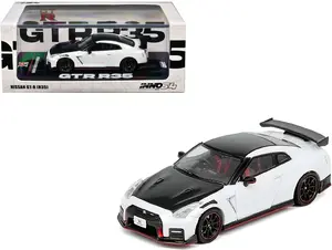 Inno Models 1:64 Nissan GT-R (R35) Nismo RHD (Right Hand Drive) White with Carbon Hood and Top