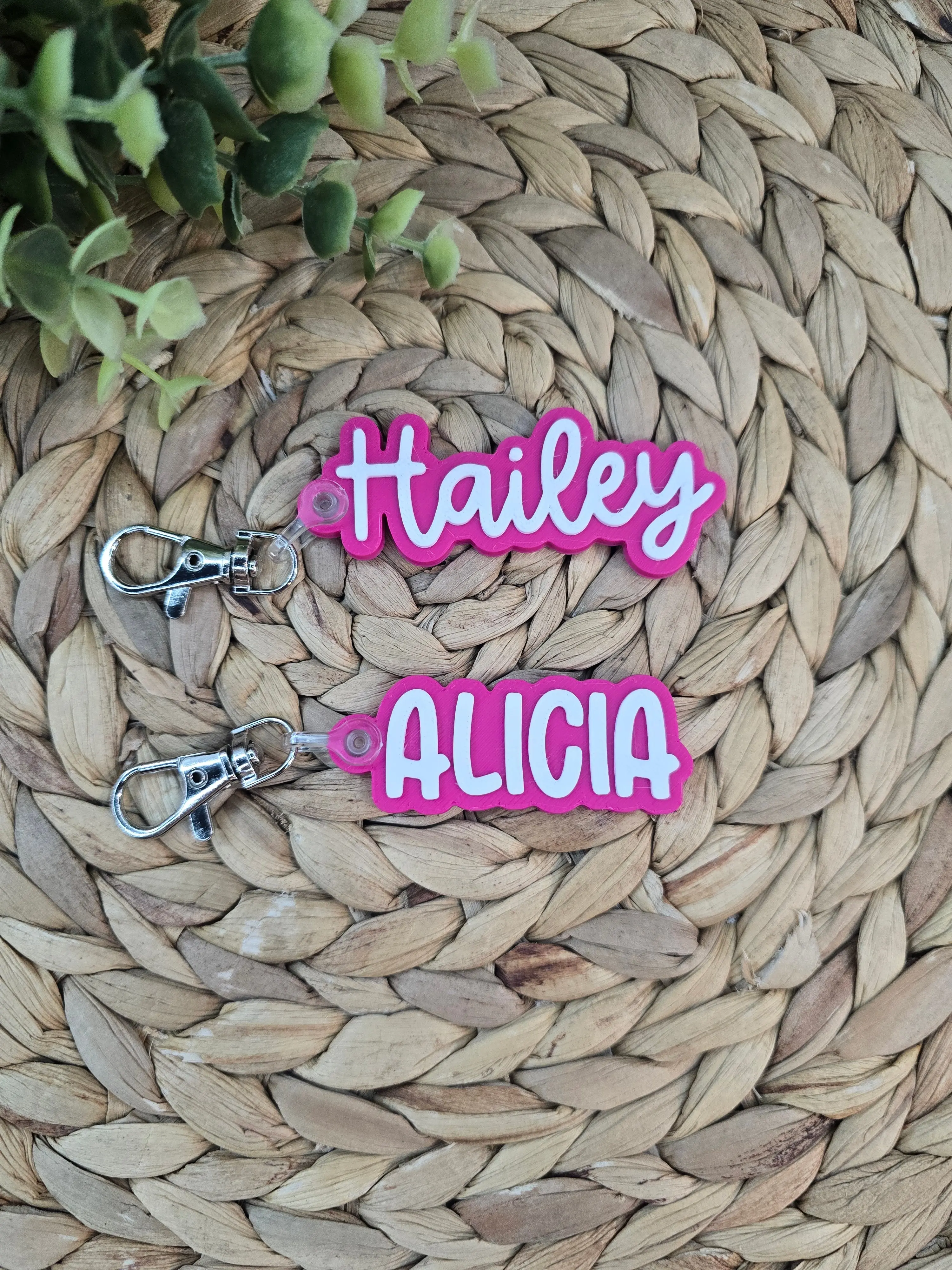 Handmade Name Keychain, Custom 3D Printed Tag in Durable PLA Plastic for Kids' Backpacks & Lunchboxes with Multiple Font Choices, Handmade Keychains, Name Print, Diaper Bags, Personalized With Any Name, School, Sports, Travel, Teachers, Customized Gifts,,