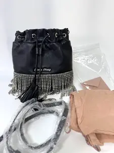 Pre-owned miumiu lamb leather Shoulder Bags Bucket Purse 99%new Elegant Design for Everyday & Special Occasions Classic & Stylish Shoulder Bag