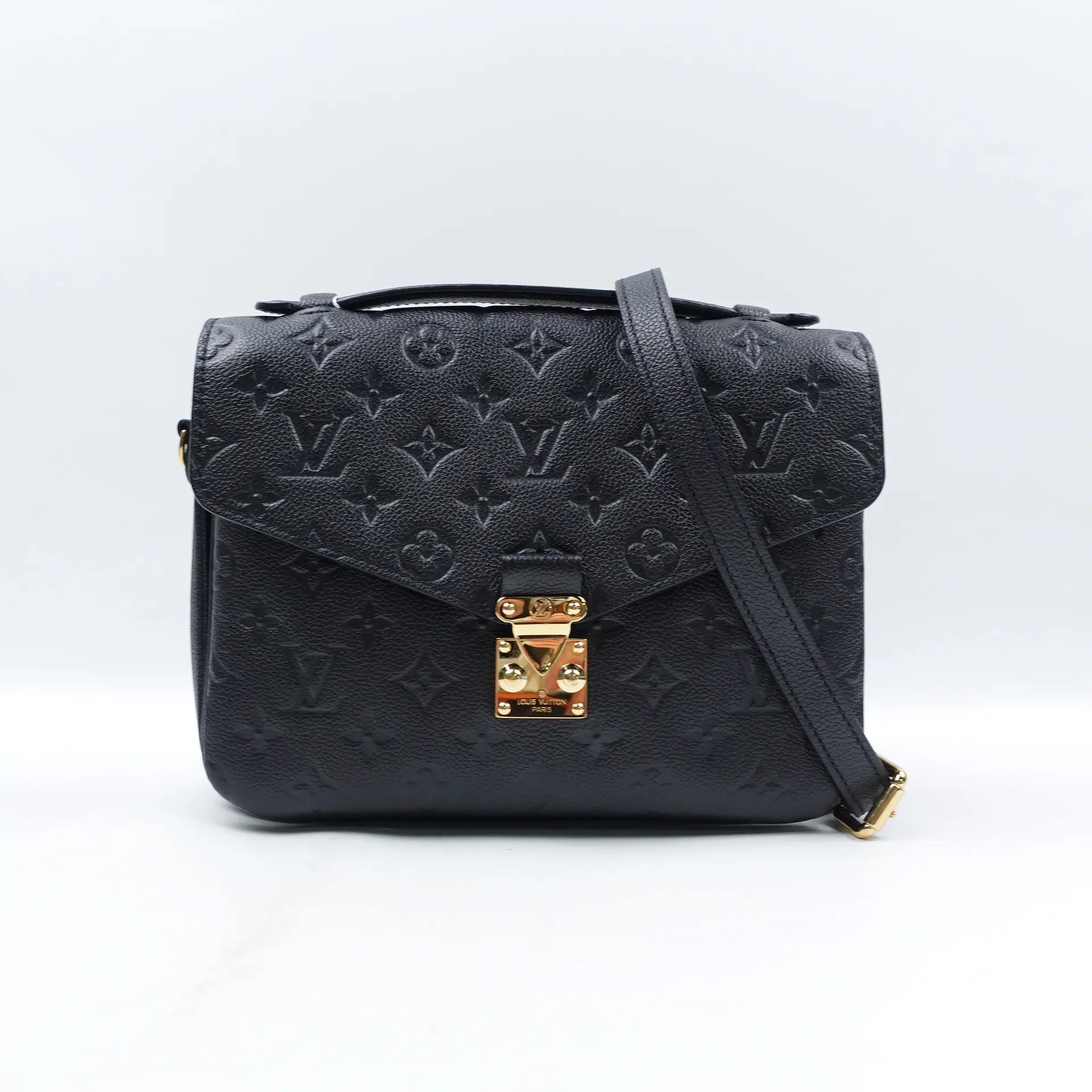 Pre-owned Louis Vuitton calfskin Shoulder Bags Pochette Metis Black Shoulder Bag T10374625