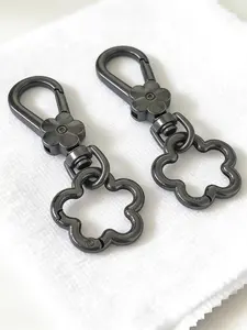 2pcs alloy flower spring buckle + round-tipped buckle DIY keychain, luggage, doll accessories, metal luggage hardware, bag fasteners, DIY hanging cord, attachment buckles, decorative fasteners, short chain double-headed buckle, toy lobster buckle, bag han