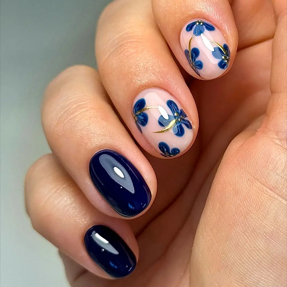 24pcs Short Oval Blue Flower Design Nails, Acrylic Press-On False Nails Set, Fake Nails, DIY Nails Art, Includes Jelly Glue and Nail File, Perfect for Parties and Daily Wear