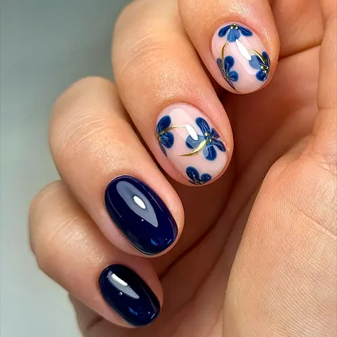 24pcs Short Oval Blue Flower Design Nails, Acrylic Press-On False Nails Set, Fake Nails, DIY Nails Art, Includes Jelly Glue and Nail File, Perfect for Parties and Daily Wear