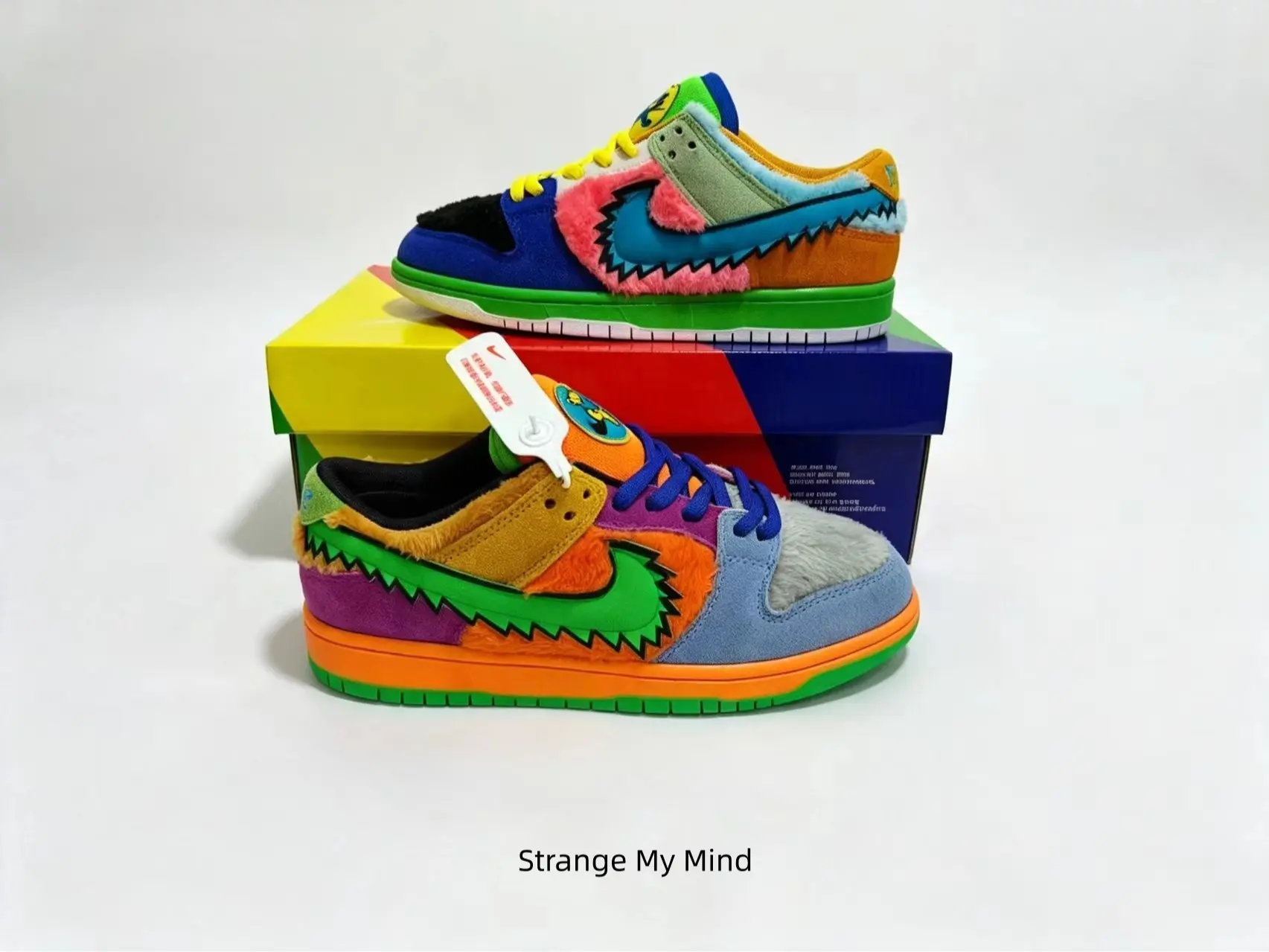 These low-top sneakers feature bold multi-color paneling. Bright mixed hues deliver eye-catching street style and match all your casual daily outfits easily.