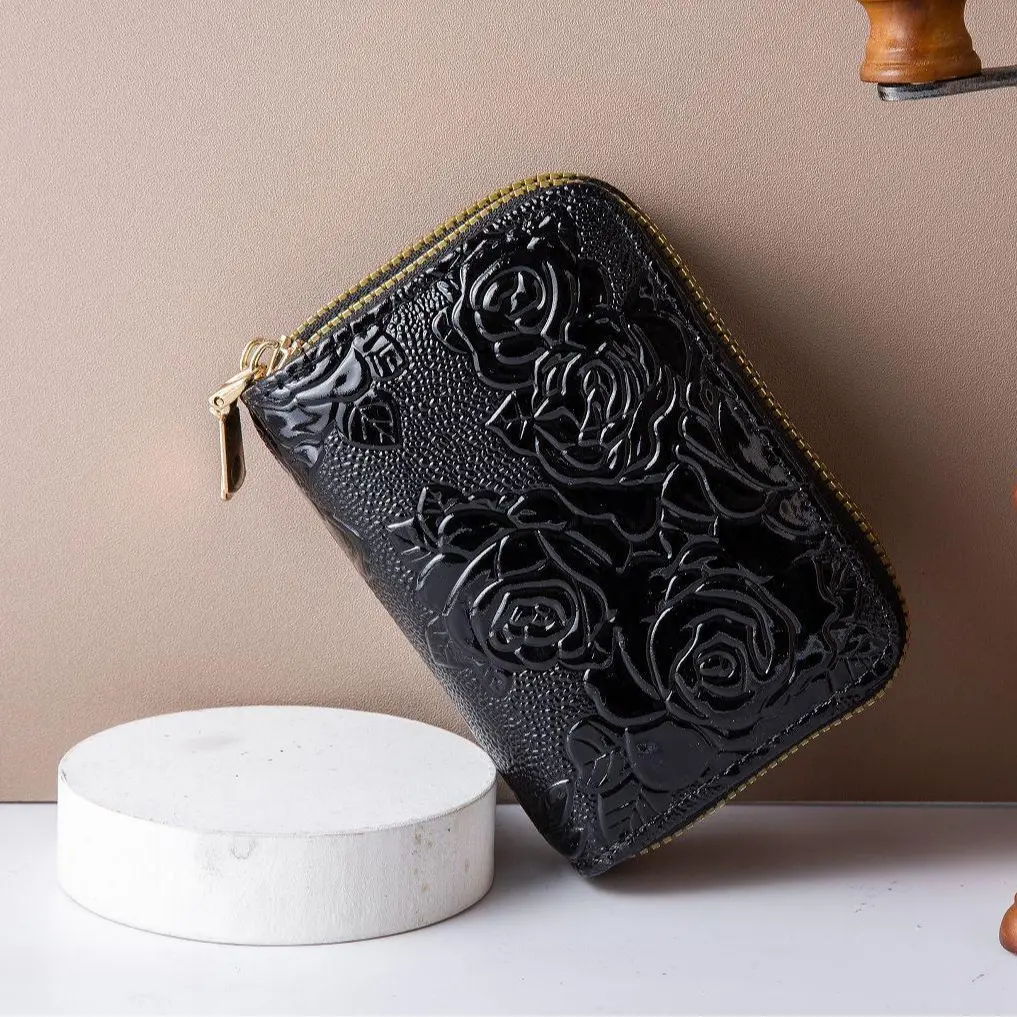 Women’s fashionable compact wallet with large capacity and multiple card slots; portable printed design with a single zipper and coin compartment.,back to school,back to school haul