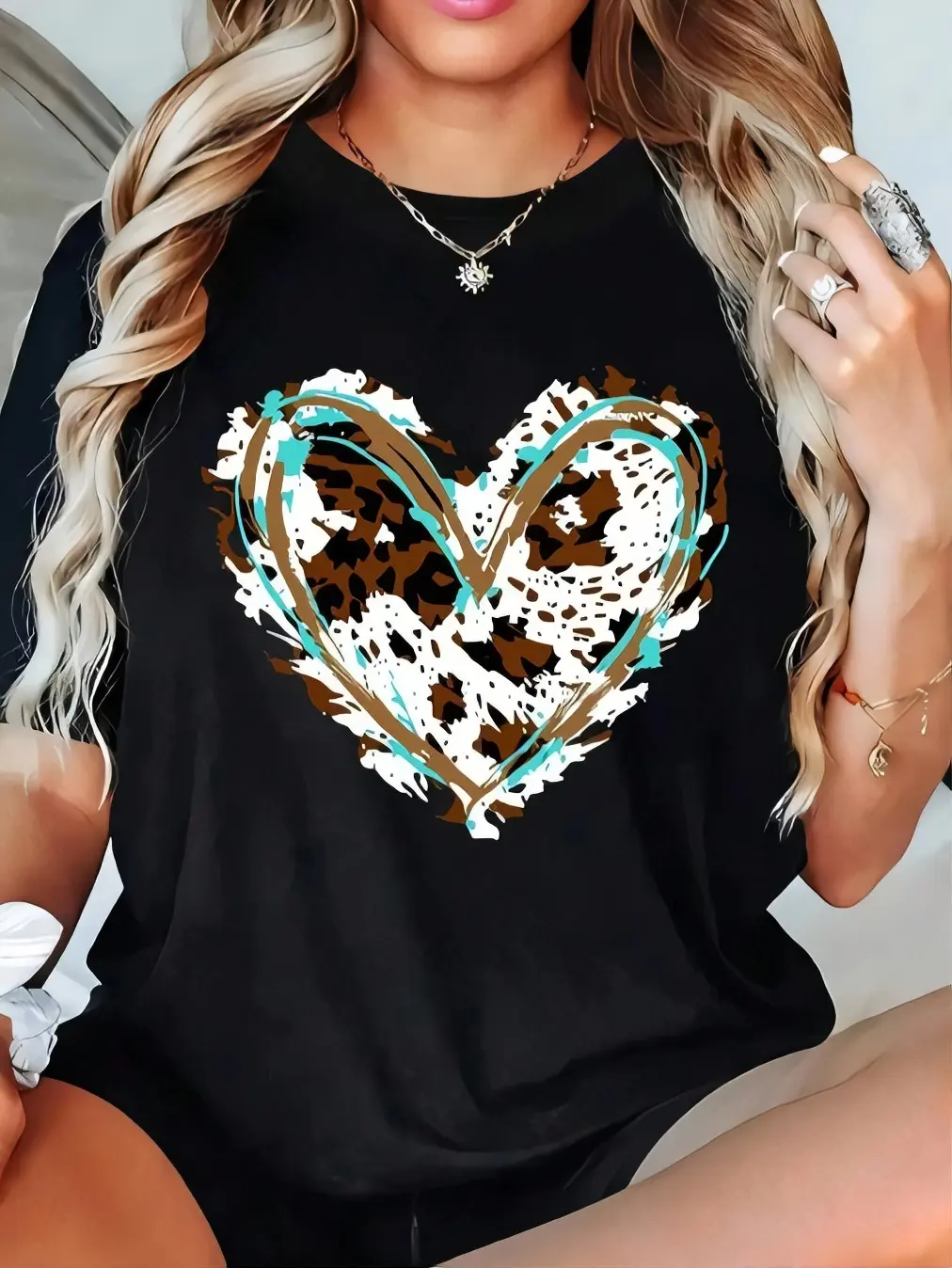 Women's Short-Sleeve Round Neck Leopard Heart Print T-Shirt - Black Top with Bold Design, Everyday Style, Perfect for Pairing with Jeans & Casual Wear