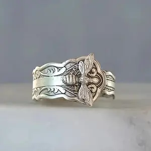 Huitan Vintage Bee Rings for Women Metal Finger Accessories Stylish Daily Wear Girls Ring Party Hip Hop Animal Statement Jewelry