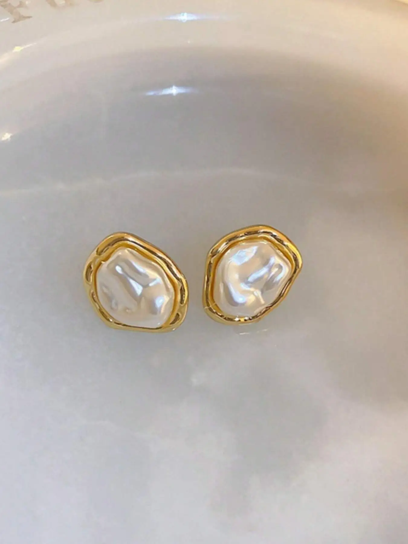 Faux Pearl Decorated White Stud Earrings, Pretty Studs, Elegant Jewelry for Women, Trendy All-match & Exquisite Jewelry for Birthday Gift