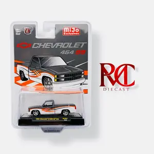 M2 Machines 1:64 1992 Chevrolet C1500 SS 454 – Two-Tone White with Grey