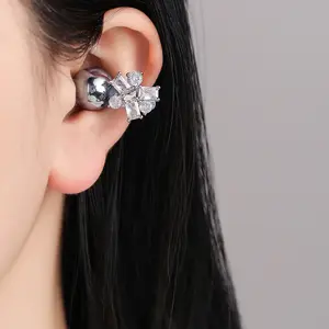 Shipping Included DIY Bag Accessory, Intricate Zircon Earphone Clip, Detachable Bluetooth Earphone Clip, Ultra-Sparkly Alloy Decorative Piece