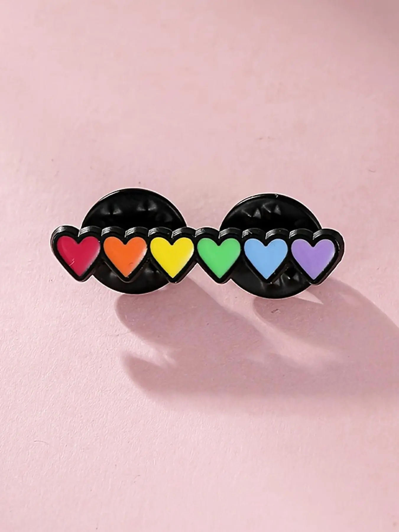 Rainbow Heart Friendship Enamel Pin, Decor Pins, Cute Zinc Alloy Brooch, Durable Metal Pins, Fashion Accessory for Backpacks and Clothing, No Holiday Specific Design
