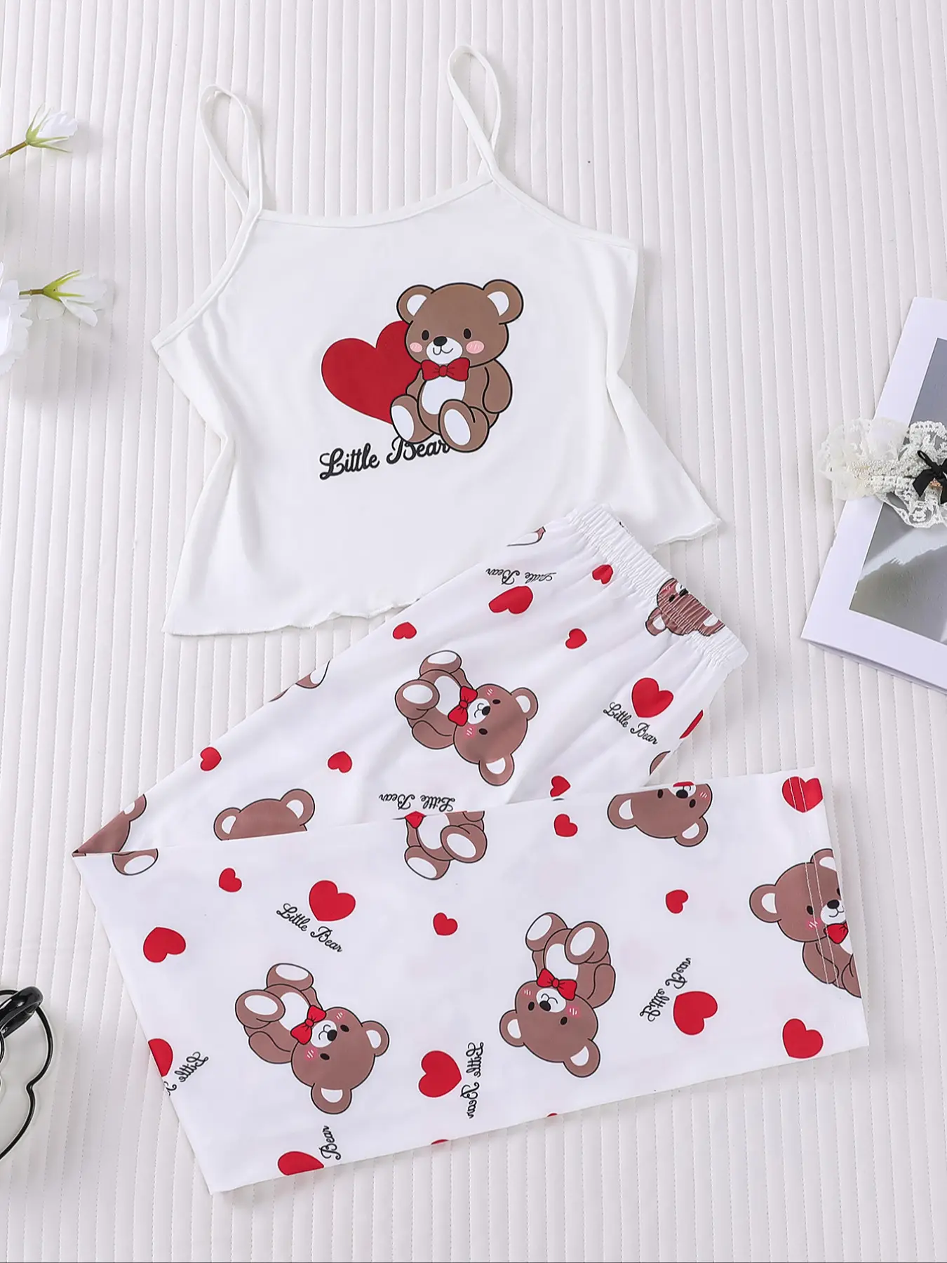 2 pieces of female teenage love bear Heart printed U-shaped collar Sleeveless suspender pants Fitted pajama set with elastic waistband suitable for all seasons, comfortable, casual and cute home wear Loungewear Loungewear Pjs