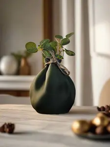 Santa's Bag Vase Traditional Irregular Shape Eco-Friendly PLA Material 5 Inches Tall Modern Charm for Winter Decor Decoration Handmade Decorative Dining Table Centerpiece Faux