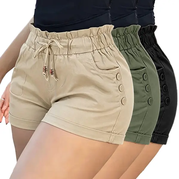 Women’s relaxed petal-waist short shorts—single piece. Ruffle waistband for a soft aesthetic vibe, front pockets for storing small items. Loose, comfortable fit suitable for campus everyday wear, weekend gatherings, vacations, and photo outings.