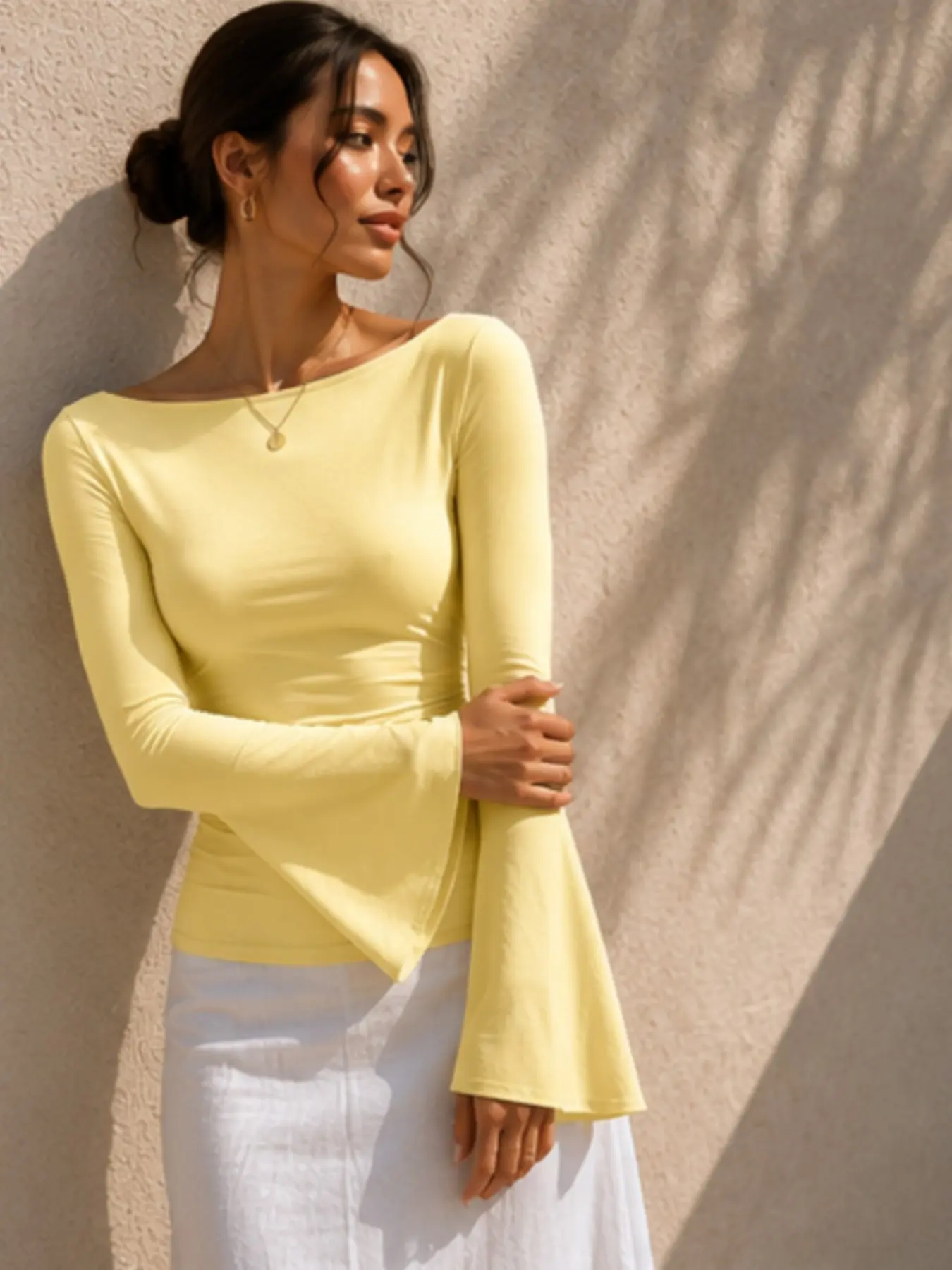 Women’s Boat Neck Long Sleeve Top, Ruched Slim Fit Bell Sleeve Shirt, Chic Going Out Top for Women, Stylish Fashionable Clothing
