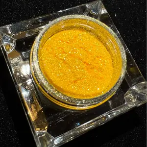 DREAM Glitter Eyeshadow - Glittery Finish, Ideal for Makeup Application, Clear Container