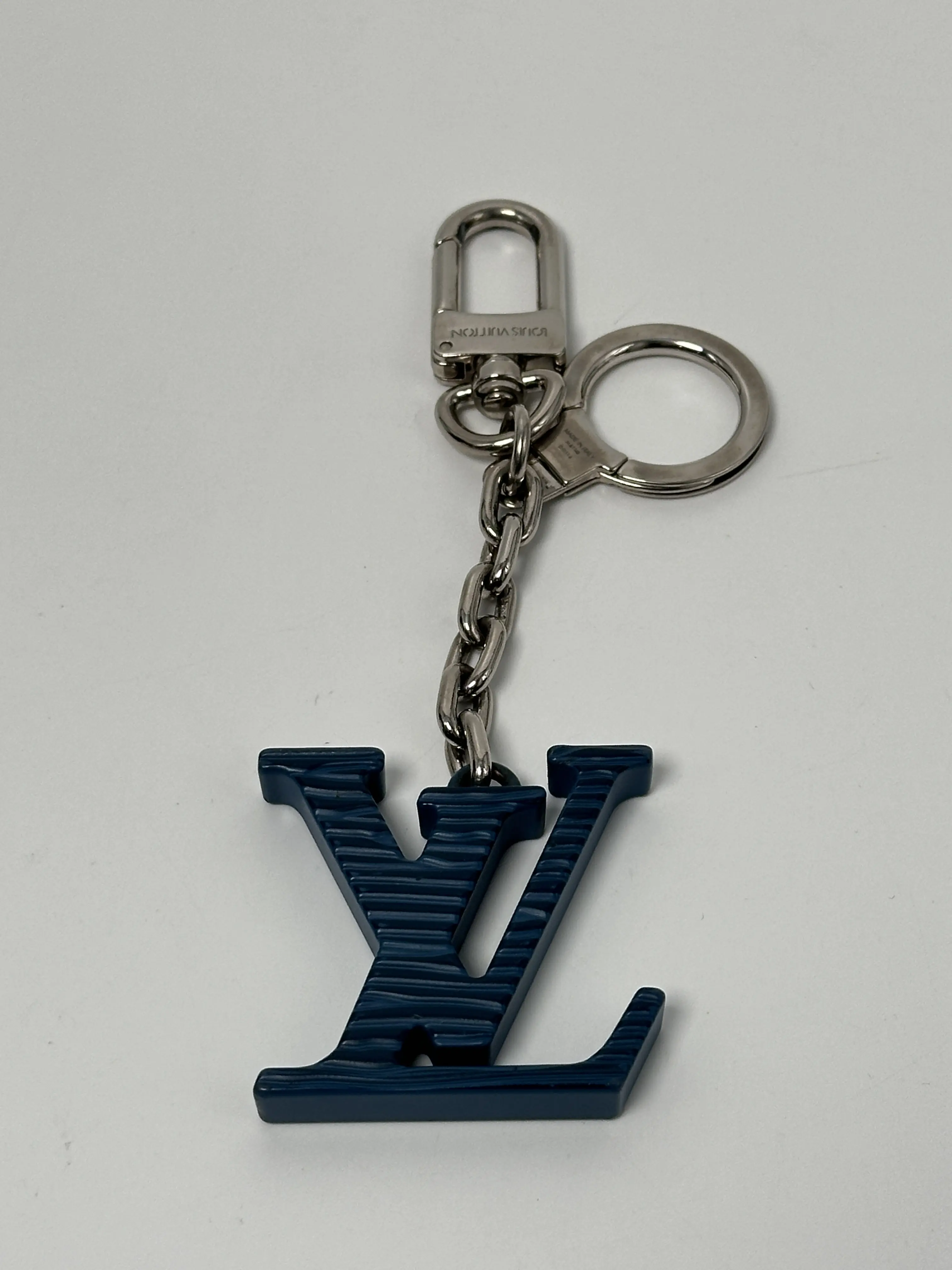 Pre-owned Louis Vuitton Silver-tone metal with blue textured LV logo accent Bag Accessories Blue LV Initials Bag Charm Key Holder JD853LV