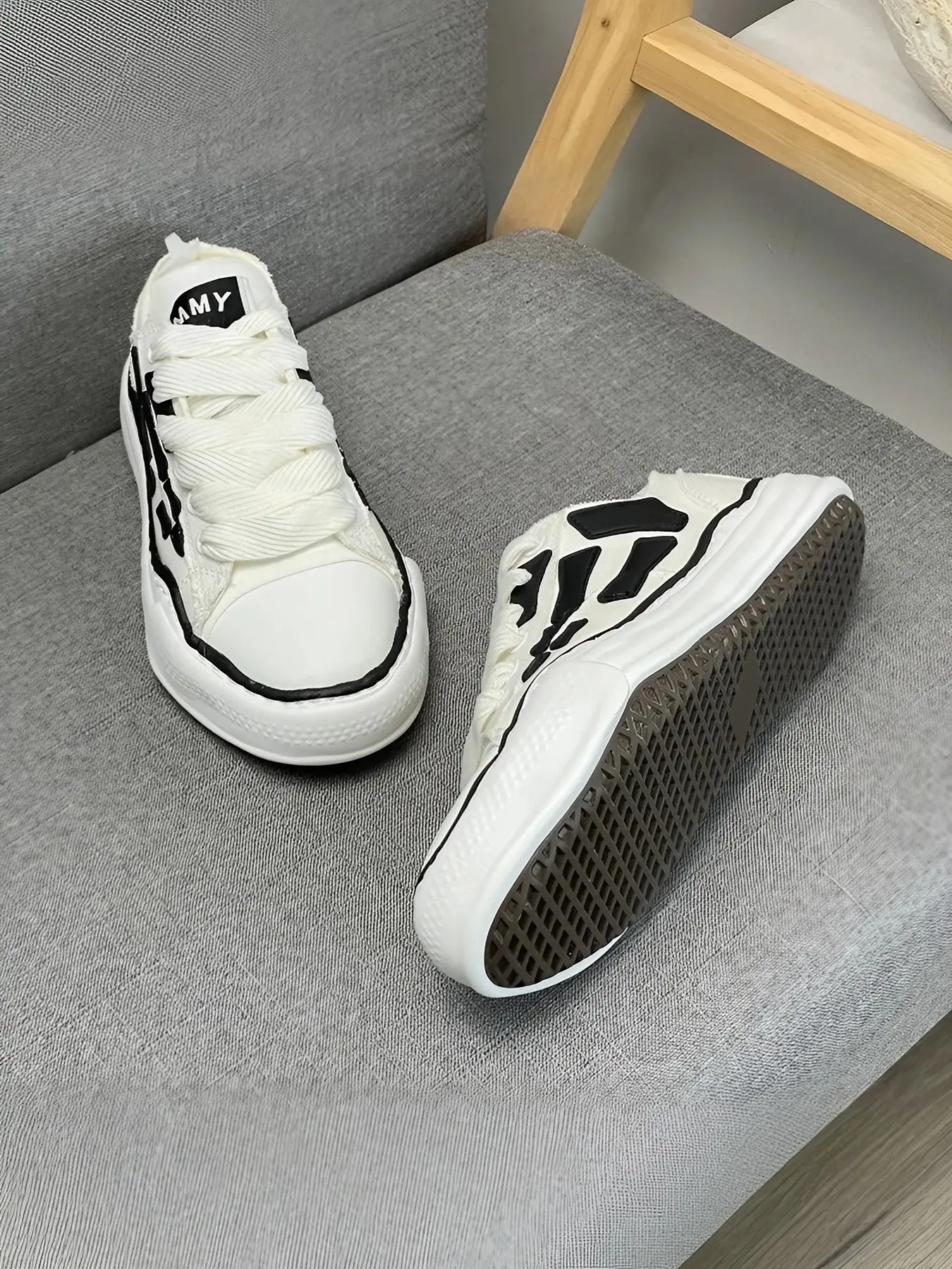 Unisex Casual Sneakers, Flat Sneakers, Trainer, Sports Shoes, Walking Shoes, Low-Top Textile Upper, Rubber Sole, Patchwork Design, Contrast Binding, All Season Footwear