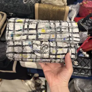 Pre-owned CHANEL H5 oil painting checkered bag with snap closure, bz0603009