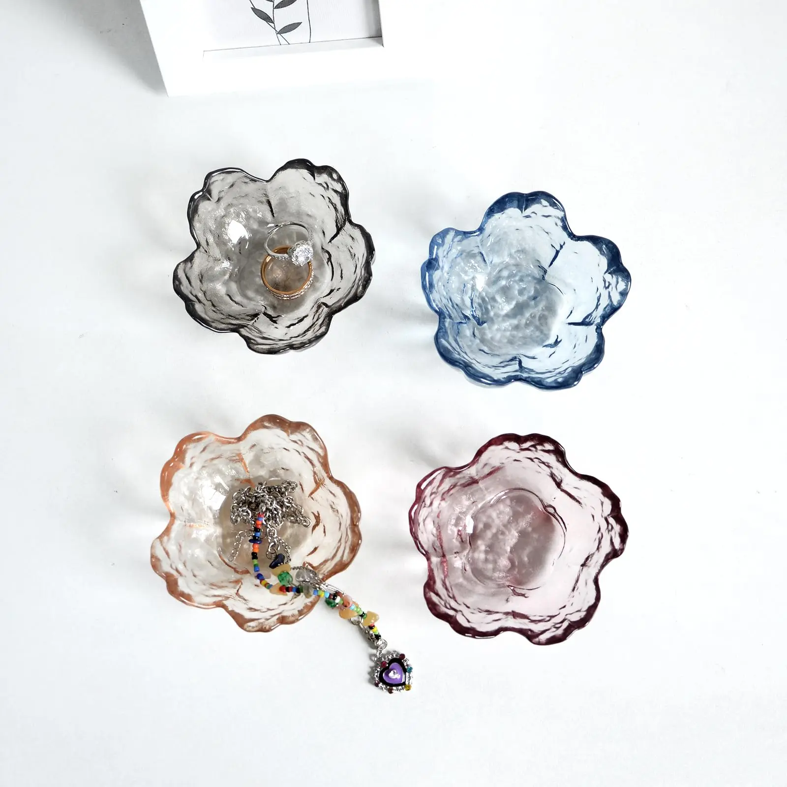 Women's Round Flower-Shaped Glass Trinket Dish - Modern Decorative Piece, Countertop Jewelry Boxes & Organizers, Amber Catchall for Organizing Small Accessories, Vanity Nightstand Home Gift