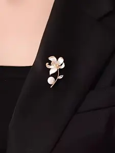 Elegant Lotus Brooch Pin for Women, High-End Pearl Chest Flower, Luxurious Unique Design, Versatile Western Clothing Accessory, Fashion Accessory
