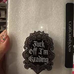Fck Off I’m Reading Grip, Gothic Girl Grip, Gothic Girly Grip, Dark Romance Grip, Bookish Grip, Romance Reader Grip, Book Lover sticky Compact Holder Stand pop socket Detachable Magnetic