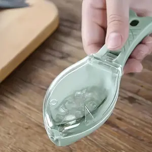 1pc Manual Fish Scale Remover, PP Plastic Fish Scale Scraper, Non-Electric Kitchen Tool, for Cleaning Fish, Fish Scale Remover with Fish Scale Removal Tool