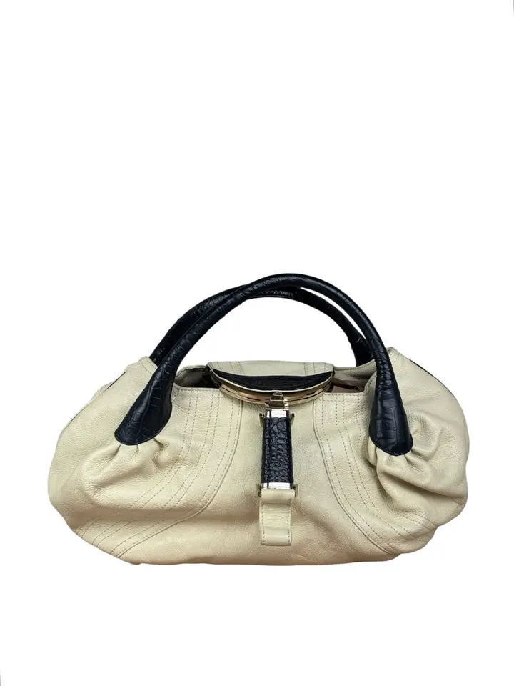 Pre-owned FENDI Leather Shoulder Bags Off White Grained Spy Shoulder Bag