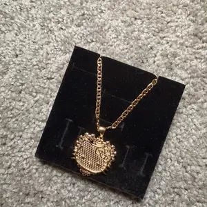 Gold Heart Pendant Necklace with Chain Elegant Jewelry for Women