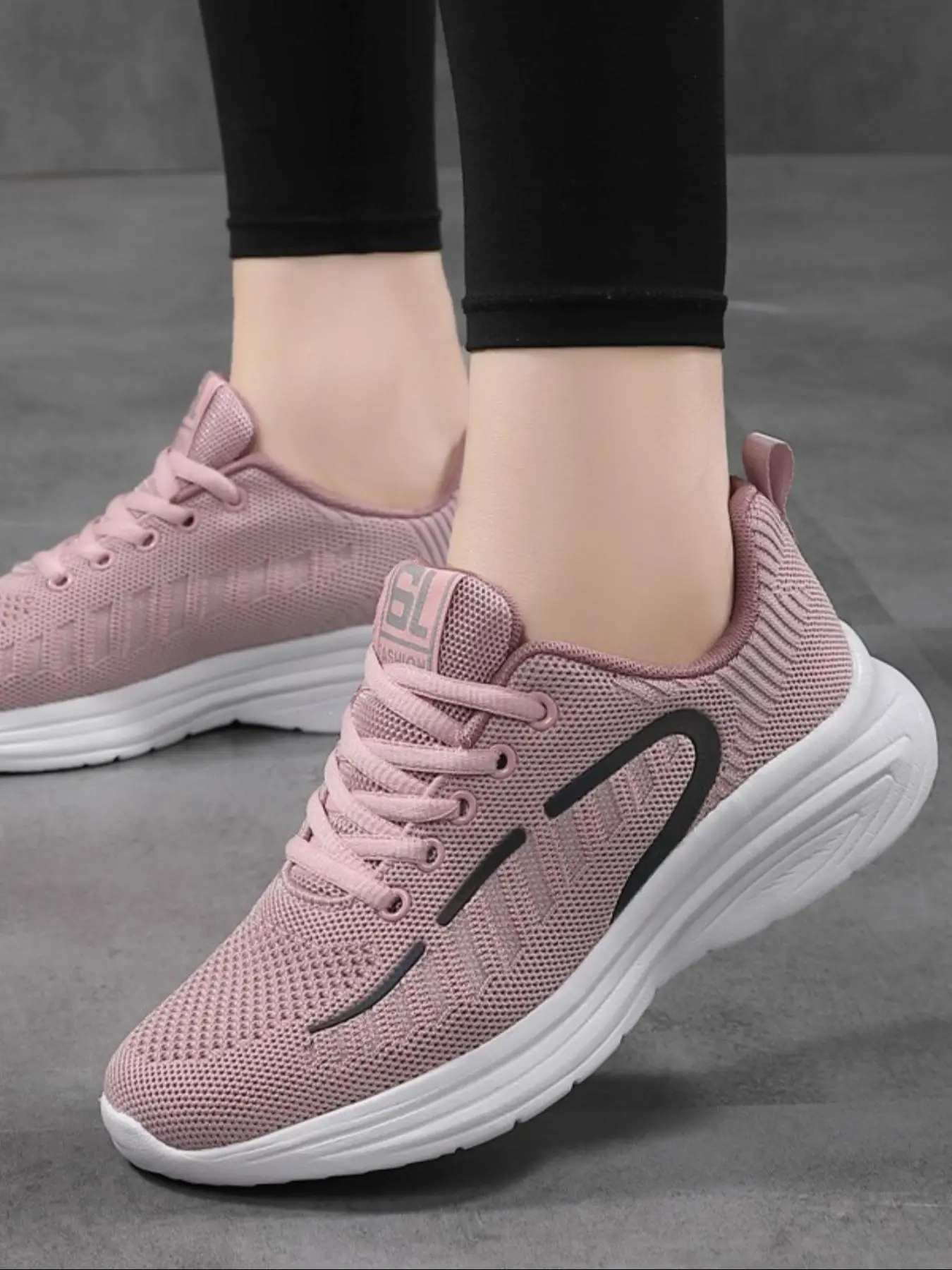 Lace Up Low Top Running Shoes for Women, Lightweight Breathable Comfortable Sneakers Trainers, Soft Sports Shoes for Daily Wear, Walking Sneakers, Gym