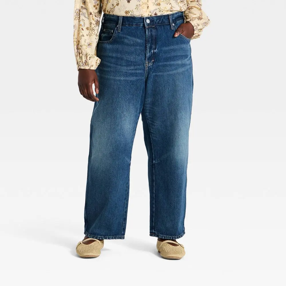 Women's Mid-Rise Boyfriend Jeans - Universal Thread Medium Wash Women's Mid-Rise Boyfriend Jeans - Universal Thread Medium Wash