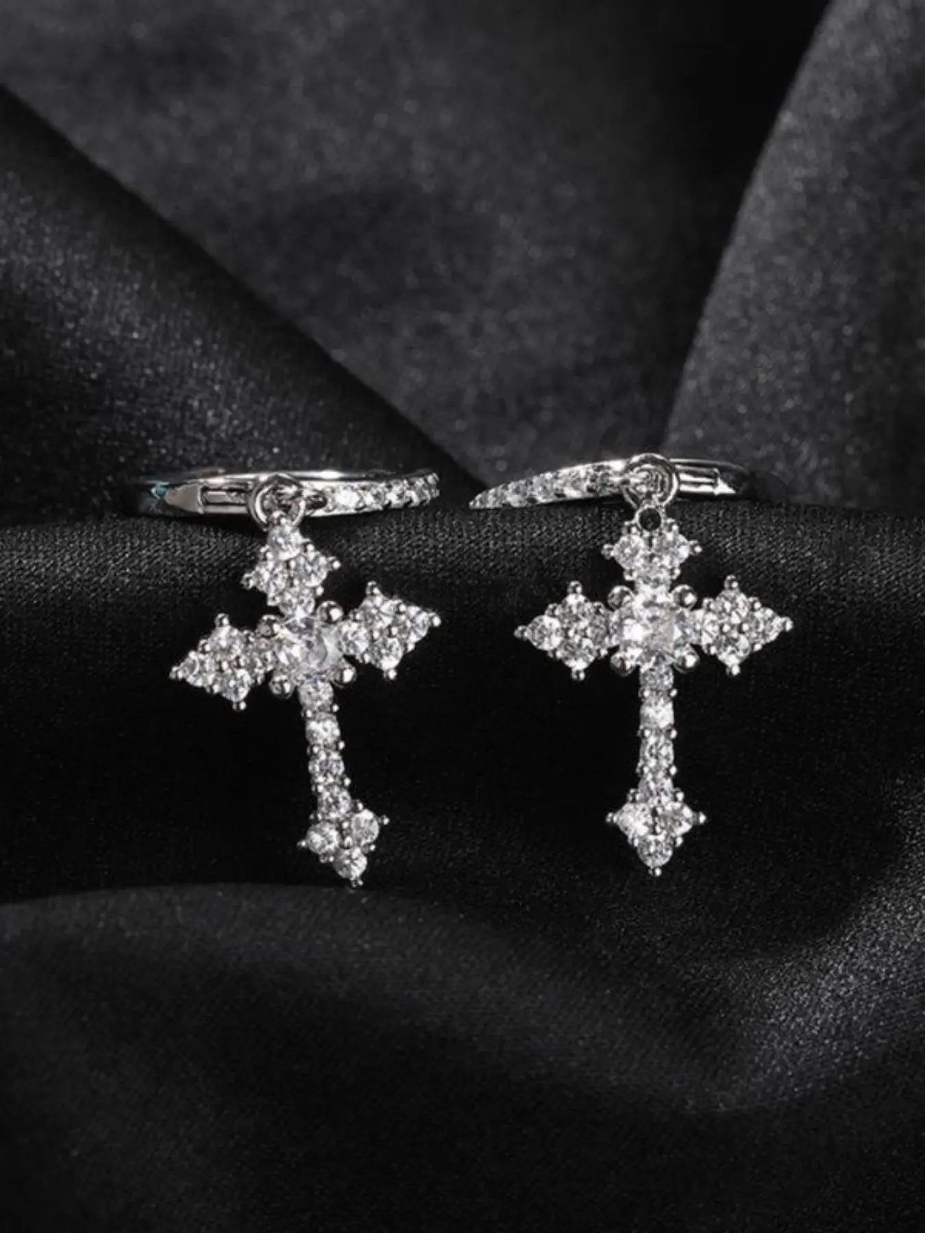 Full diamond cross earrings, men's and women's earrings, hip-hop earrings, dark style zircon inlaid earrings, European and American style, niche trend, hip-hop style, high-end earrings, Fashion Chic Accessories, Fashion Jewelry, High Quality Earrings