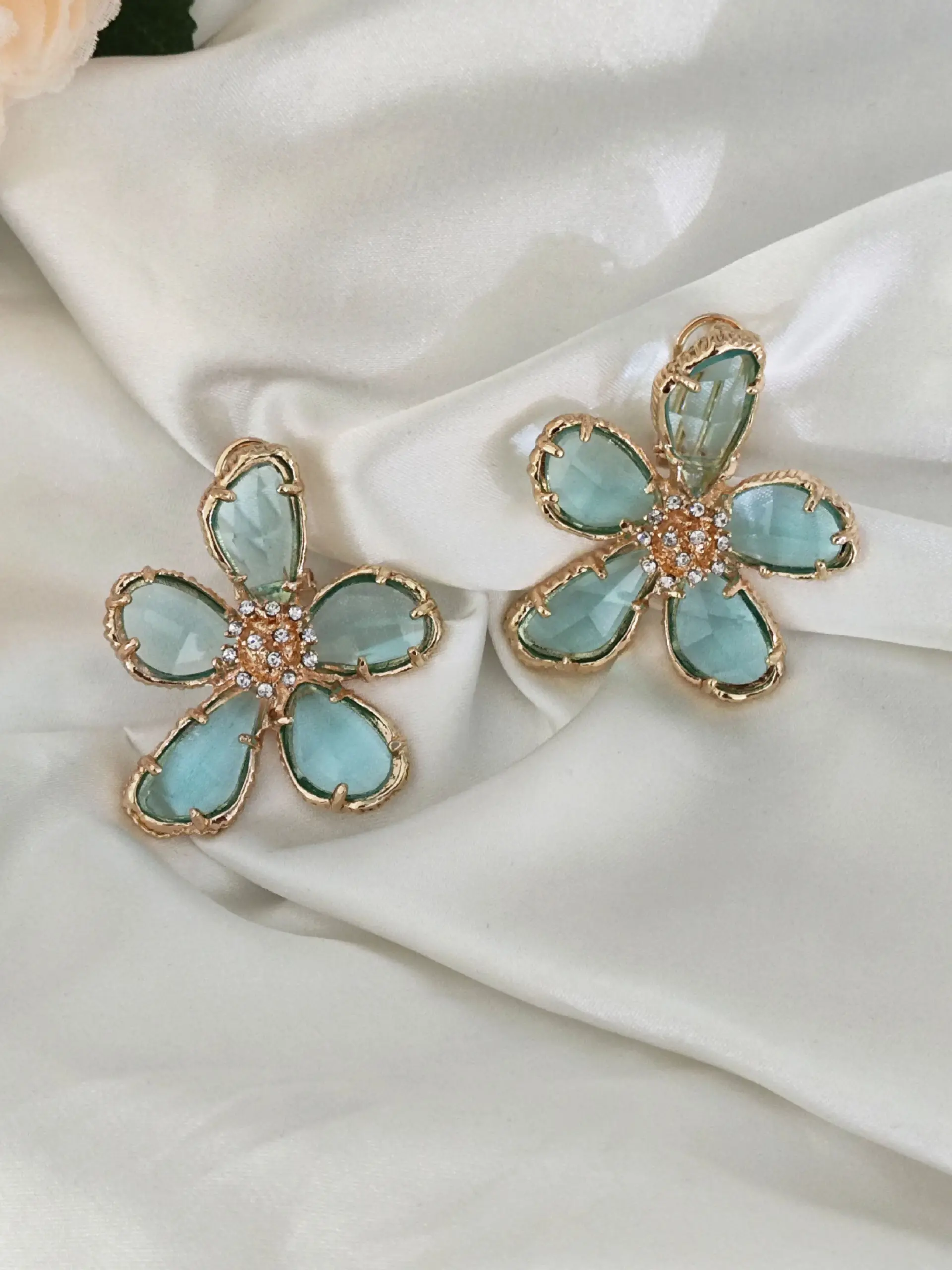 2pcs Fashion Elegant Petal Earrings, French Flower Style, High-Quality Summer Statement Jewelry, Trendy and Unique Design, Stud Earrings