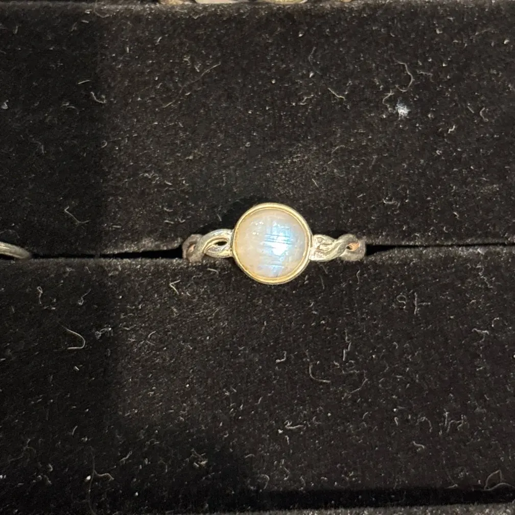 Moonstone Twist Sz 6