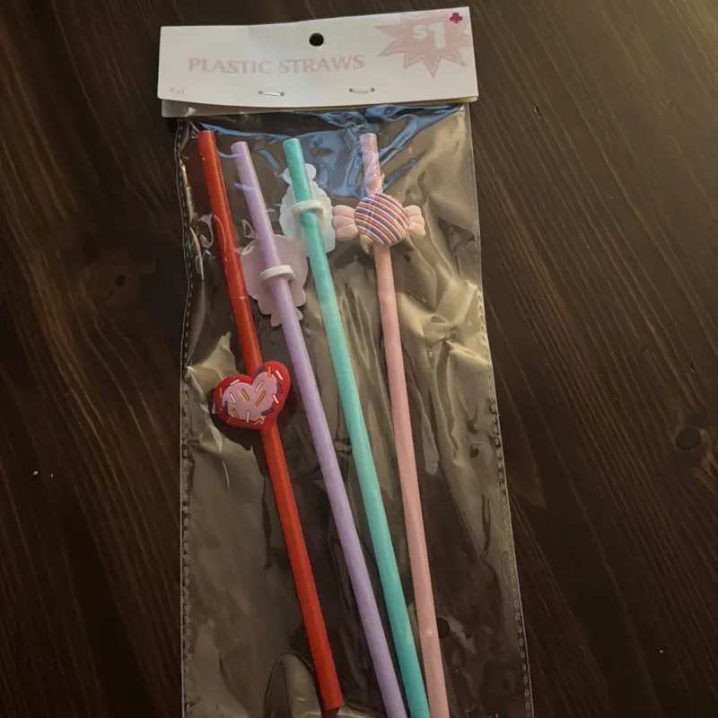 4-Count Plastic Straws, Drinkware Accessory for Kitchenware and Drinkware Use