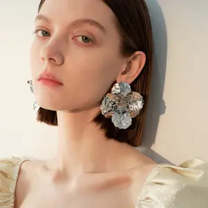 Light luxury three-dimensional irregular texture flower earrings temperament personality advanced sense stud earrings