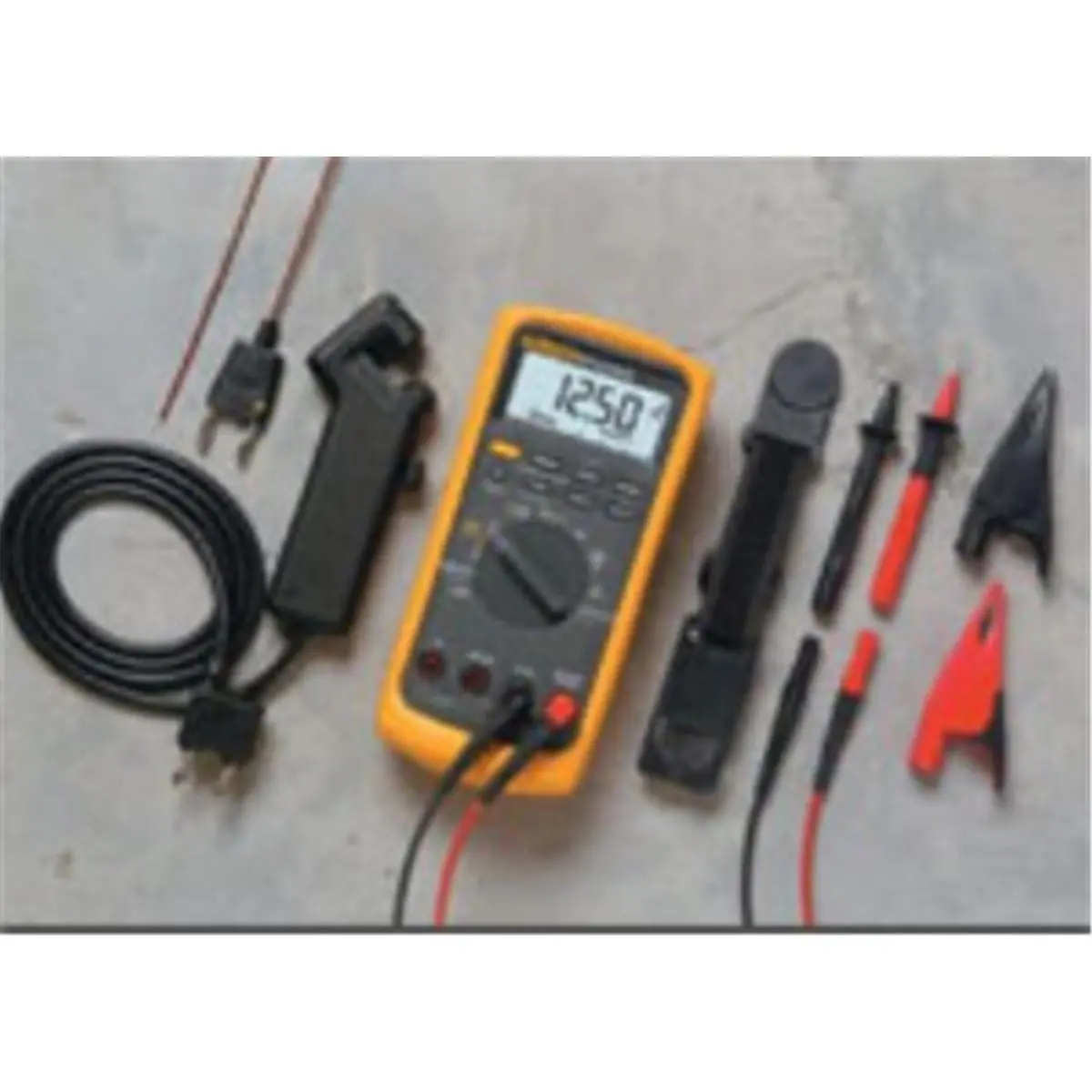 FLUKE FLU88-5/AKIT 88 Series V Automotive Digital Multimeter Tool Kit - Car Voltage Tester, Temperature Measurement, Backlit LCD, Silicone Leads, Mechanics' Diagnostic Tool, Tools, Removable Test Leads