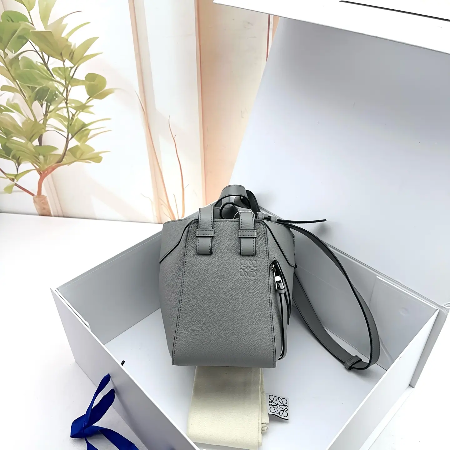 Pre-owned Loewe Grained Leather Hammock Bag 0806 raye 22287700