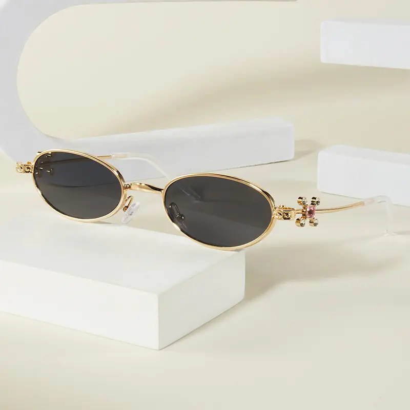 Women Retro Small Oval Sunglasses, Gold Metal Frame Rhinestone Decor Shades, UV400 Protection Tiny Oval Sunglasses, Trendy Fashion Eyewear for Beach Party Photoshoot Daily Wear