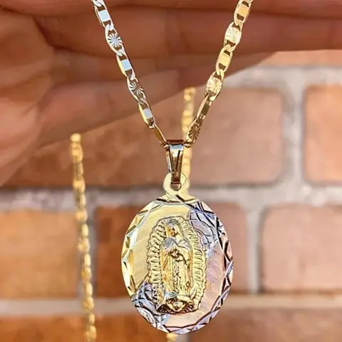 Vintage Three-Color Mary Pendant Zinc Alloy Chain Decorative Accessory Necklace, Unisex Classic Fashion Jewelry, Perfect for Daily Wear, Parties, Gifts, Classic Statement Necklace